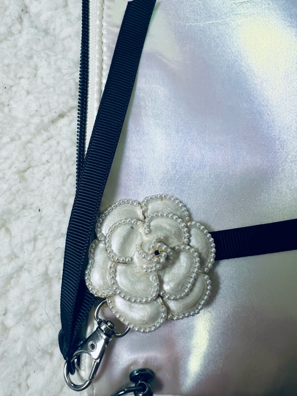 GUCCI Upcycled Iridescent Beauty Cream to Crossbody Bag with Black Chain - Picture 9 of 10